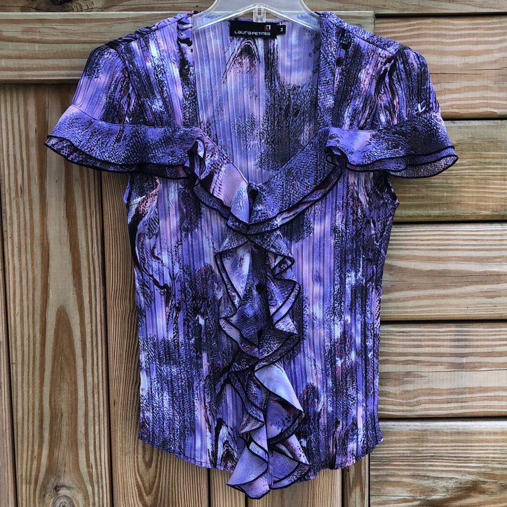 Like new!- LAURA PETITES Ruffle Front Pleated Short Sleeve Blouse